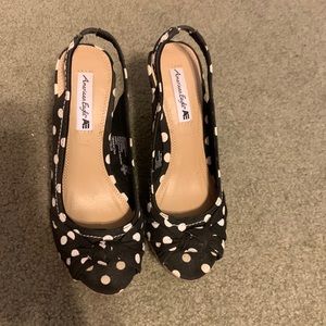 American Eagle black and white polka dot wedges